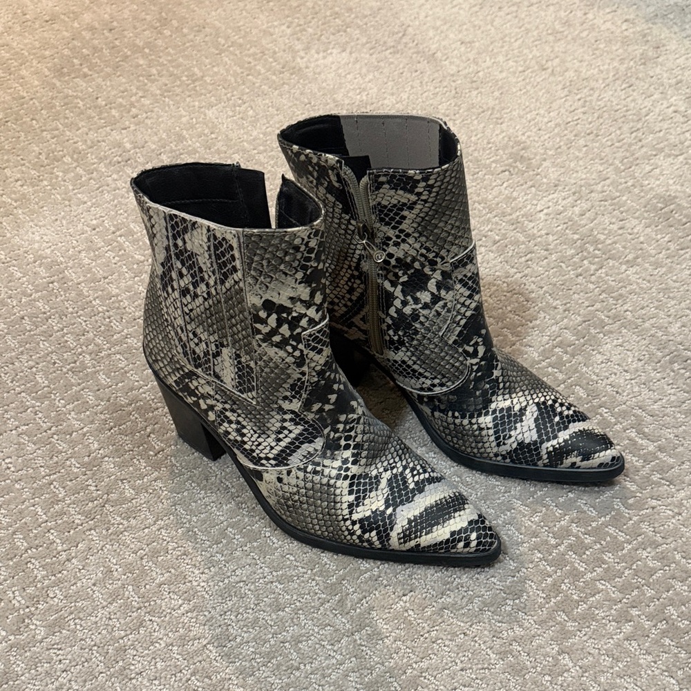 Blondo Black and Gray Snakeskin Ankle Boots WaterProof